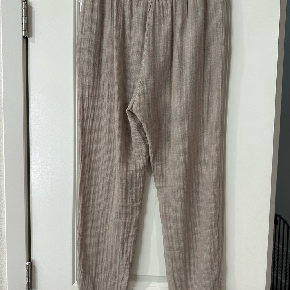 XiRENA Taupe Textured Top and Drawstring Pant - Picture 9 of 10